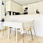 Apartment Le Piccasso - Terrasse - Centre - Classe 3* Cannes